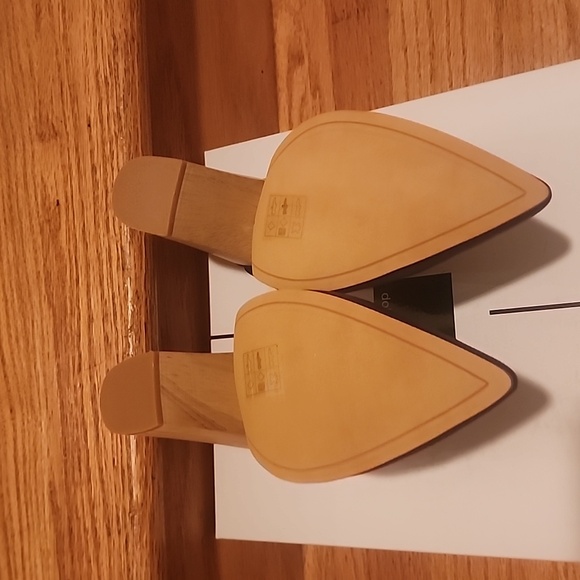 NIB Dolce Vida "Enyo" Black Leather Pointed Toe Mules Wood Heels 9.5M - Picture 10 of 13